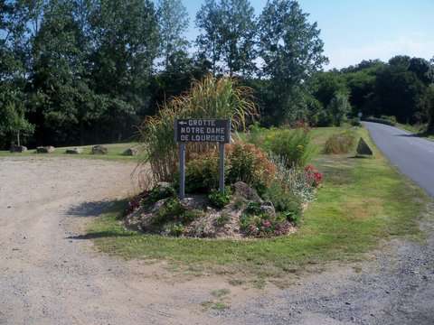 aire-de-pique-nique-grotte-de-lourdes-st-christophe-du-bois-49