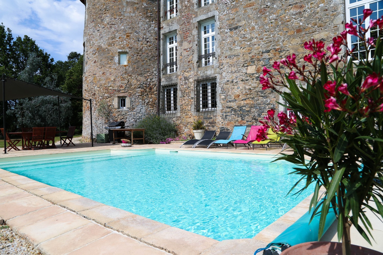 Cholet Tourisme Chambres d'hôtes Château Piscine La Frogerie Maulévrier