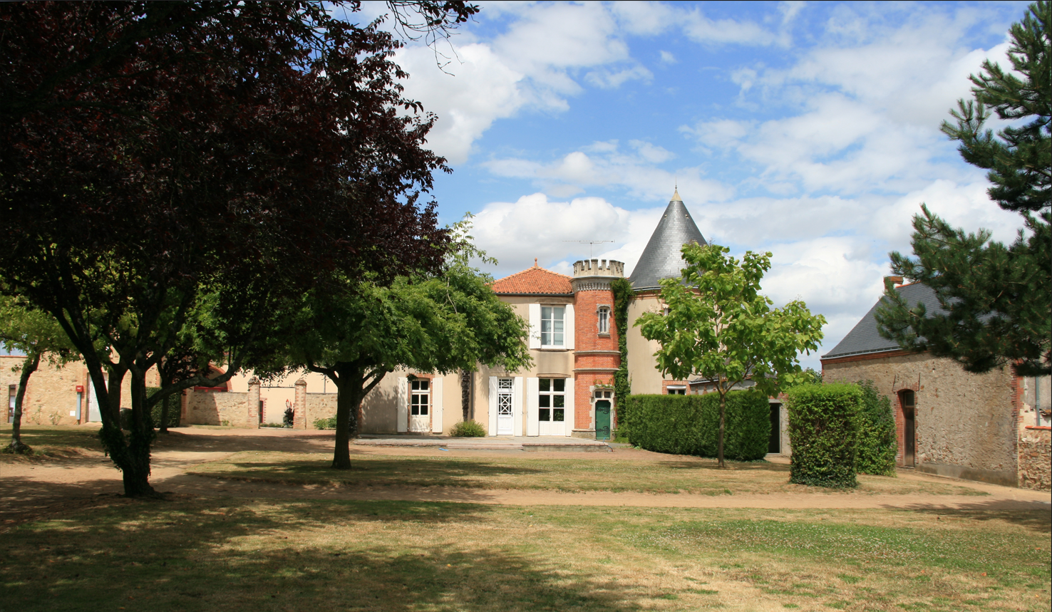 Promenons-nous à Saint-Léger-Sous-Cholet : mairie, le parc