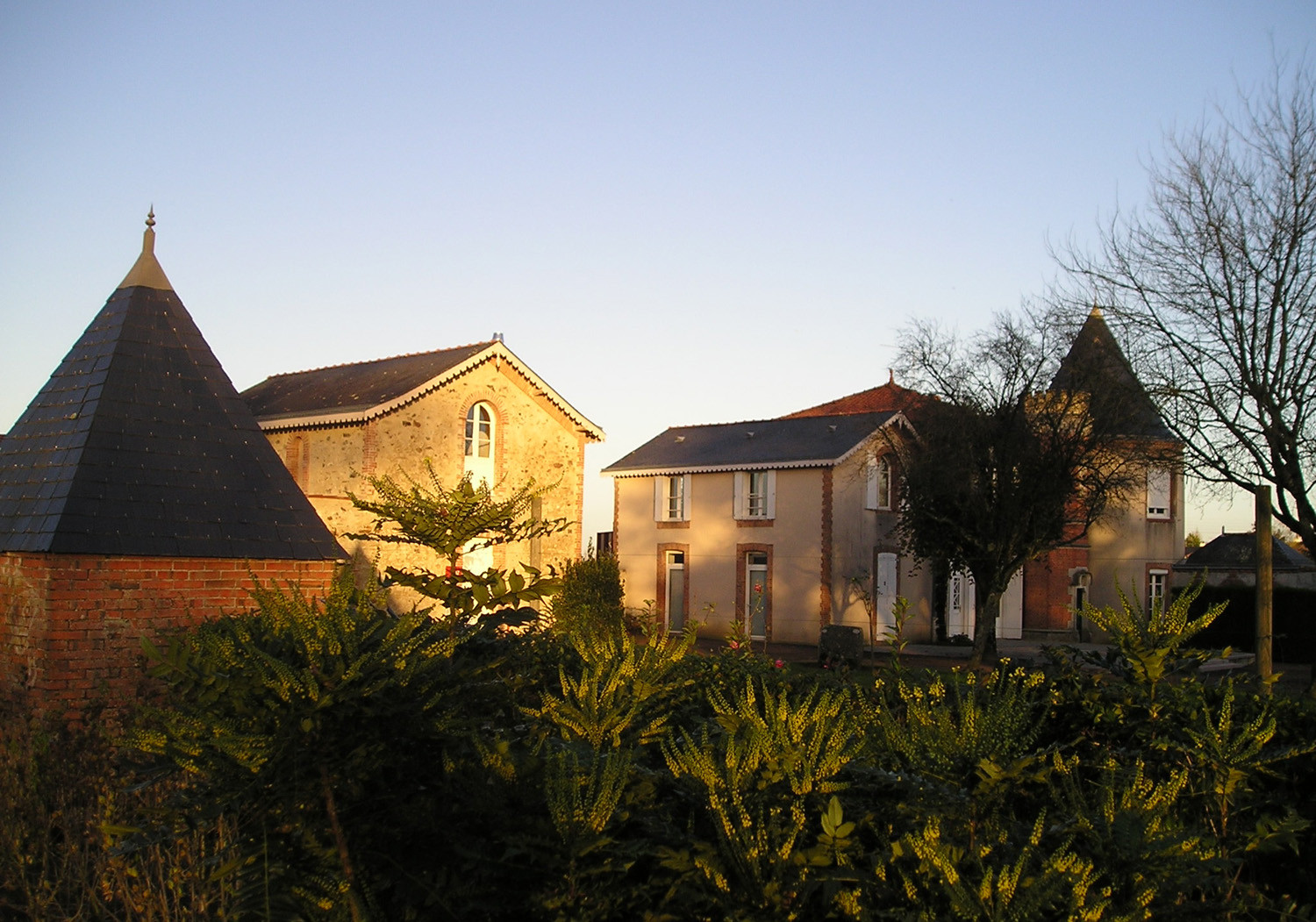 Promenons-nous à Saint-Léger-Sous-Cholet : mairie, parc le soir