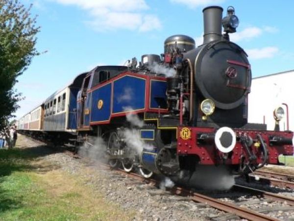 cholet tourisme nature train vapeur chemin de fer de vendee orient express