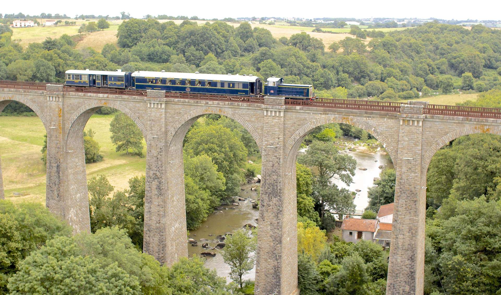 cholet tourisme nature train vapeur chemin de fer de vendee orient express