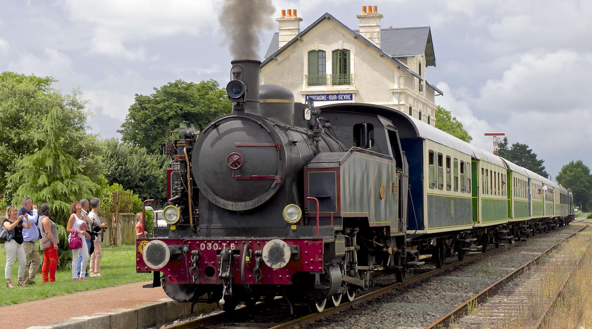 cholet tourisme nature train vapeur chemin de fer de vendee orient express