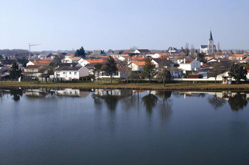 Cholet tourisme aire de pique-nique étang communal St Léger sous Cholet