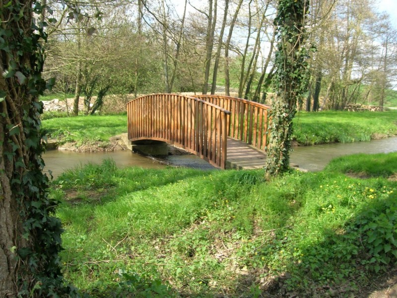 Aire de Pique-nique du Moulin d'Eau à Trémont - © DR Cholet Tourisme Trémont Pique-nique Plan d'Eau Plein air
