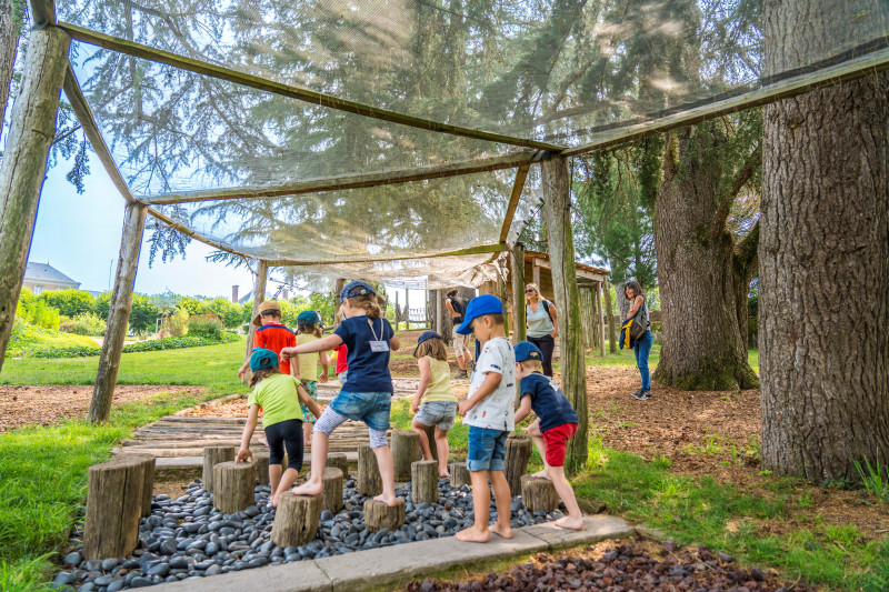 bdparcours-sensoriel-atelier-enfants-jardin-camifolia-chemille-cea-osez-mauges-f-crampon-7-2852611 - © CRAMPON bdparcours-sensoriel-atelier-enfants-jardin-camifolia-chemille-cea-osez-mauges-f-crampon-7-2852611