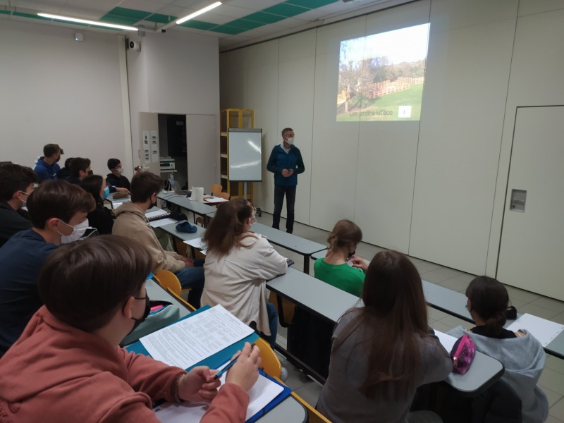 Conférences collèges- lycées - communes - © Philippe BOCHEREAU Les Jardins Kit'Eco Yzernay jardin au naturel et permaculture