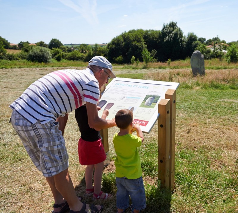 Parc du Menhir - © Alain Martineau Cholet tourisme parc du menhir nature famille enfants