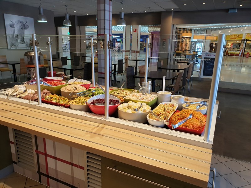 Buffet des entrées - A la Bonne Heure - © Fredy CHASSERIAU Cholet tourisme restaurant cafétéria à la bonne heure sud pk3