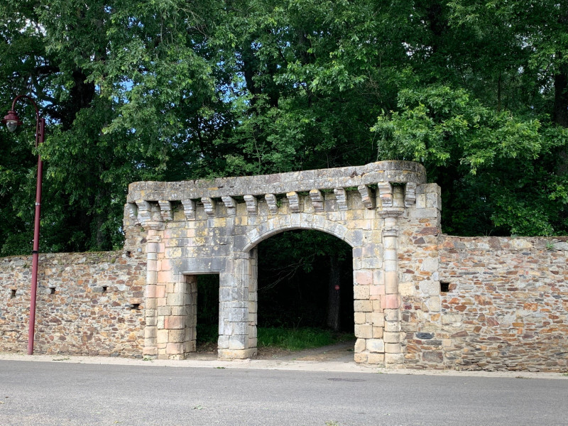 Promenons-nous à Somloire - Porte du Château - © Emilie Sourisseau somloire-2020-49-c-emilie-sourisseau-11-2852055