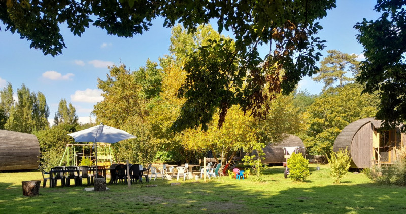 Village Tonneaux de Tirpoil à Montilliers - © Grasely Insolite Tonneaux Village Tirpoil Piscine Vignoble Montilliers