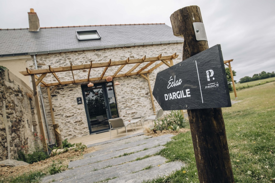 Domaine de Princé - Gîte Eclat d'Argile - © Arthur AUMOND Domaine Viticole Oenotourisme Gîte Princé Vacances Séjour