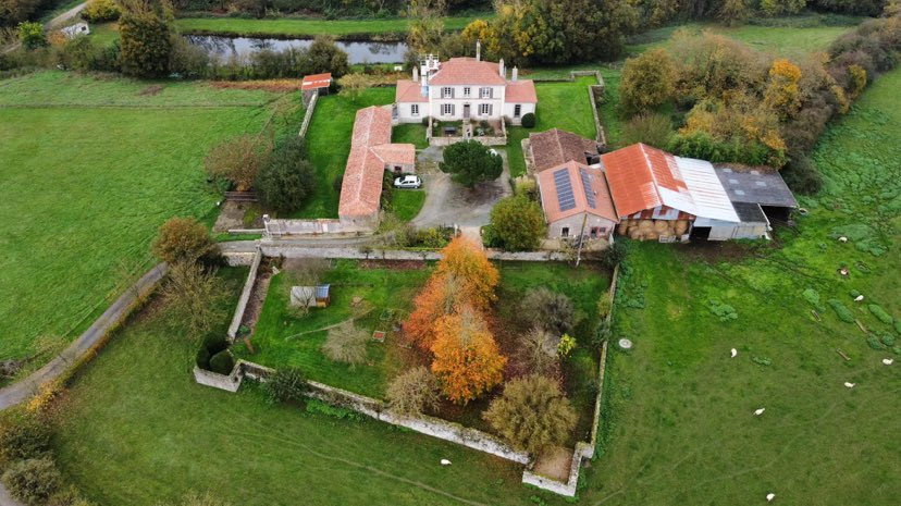 lelogisdelaroche-maulevrier-puy-du-fou-parc-oriental