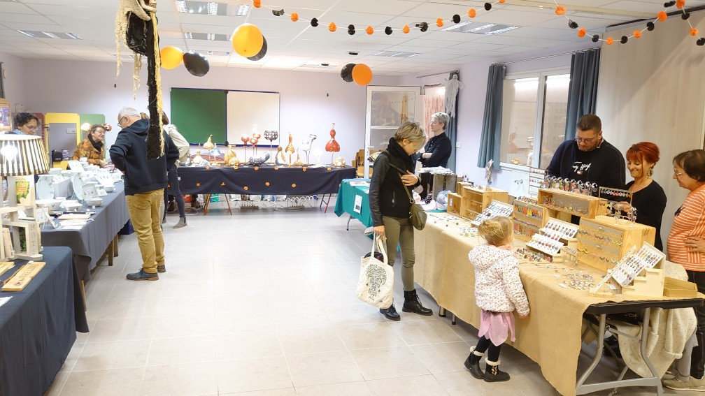 Marché Nocturne Halloween Gourmand Repas Produits Locaux Artisanat Déguisement Costume