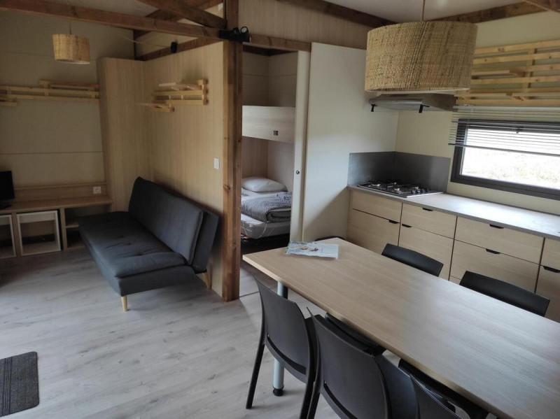 Chalet 5 personnes Les Logis de l'Oumois - © BEAUDOIN Chalet Nature Bois Ecolodge Camping