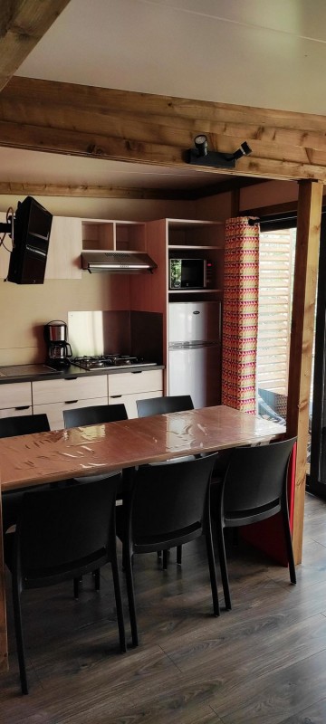 Chalet 7 personnes Les Logis de l'Oumois - © BEAUDOIN Chalet Insolite Bois Nature Ecolodge Camping Chambre