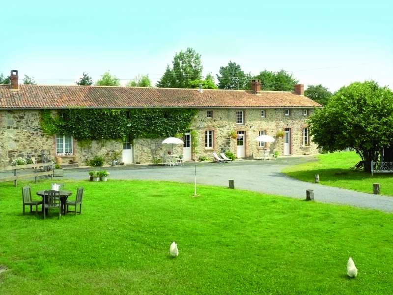 Gîtes Etang des Noues Maison de Coton Cholet - © Givelet Cholet Tourisme Gîtes Etang des Noues Maison de Coton