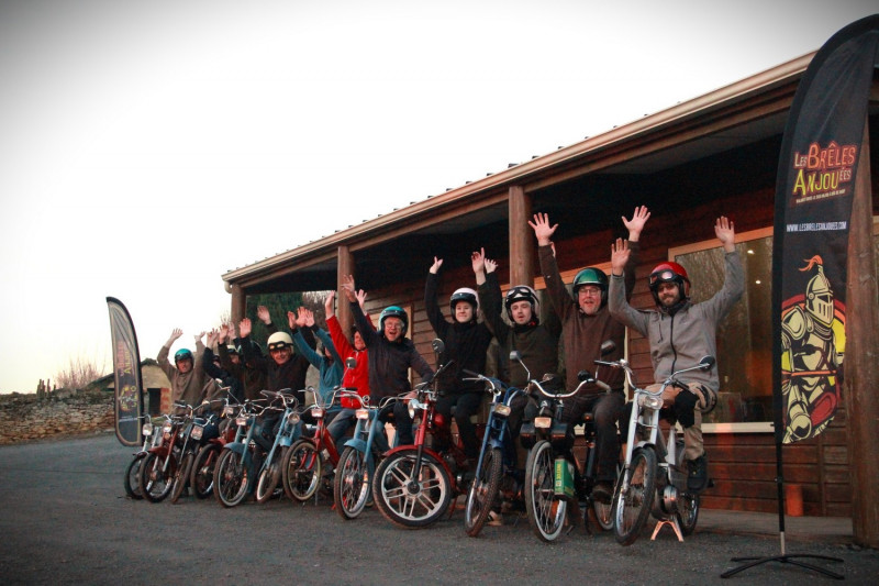 Mobylettes Circuit Vignoble Slow Tourisme Patrimoine Anjou
