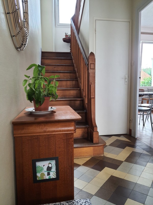Meublé Ville Maison Jardin Cholet Vestibule Entrée Escalier