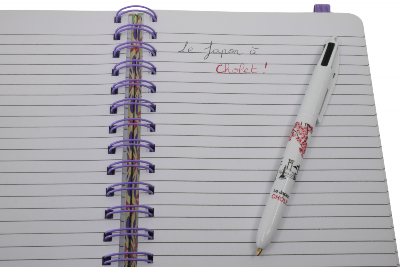Stylo BIC - 4 couleurs - Cholet - Esprit Japon - © Rosalie LESUR Stylo BIC - 4 couleurs - Cholet - Esprit Japon